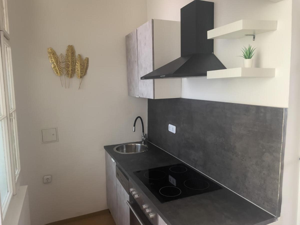 Sunny Studio Near Central Station Apartment Виена Екстериор снимка